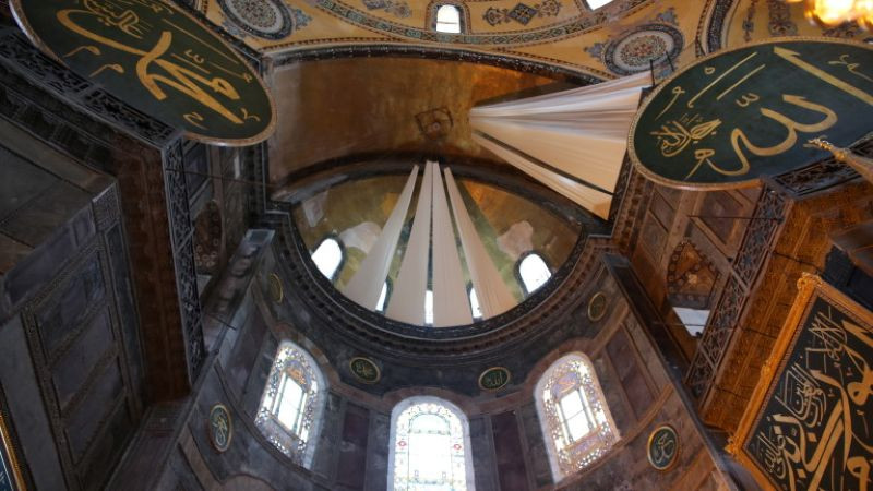 Посетителка предотвратила опит за палеж в "Света София" в Истанбул
